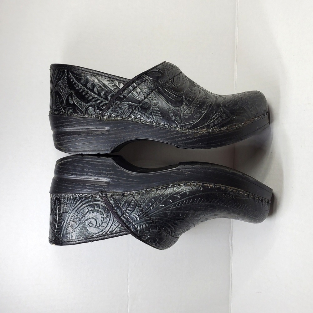 Dansko Professional Black Tooled Leather Floral Clogs Shoes Womens 38